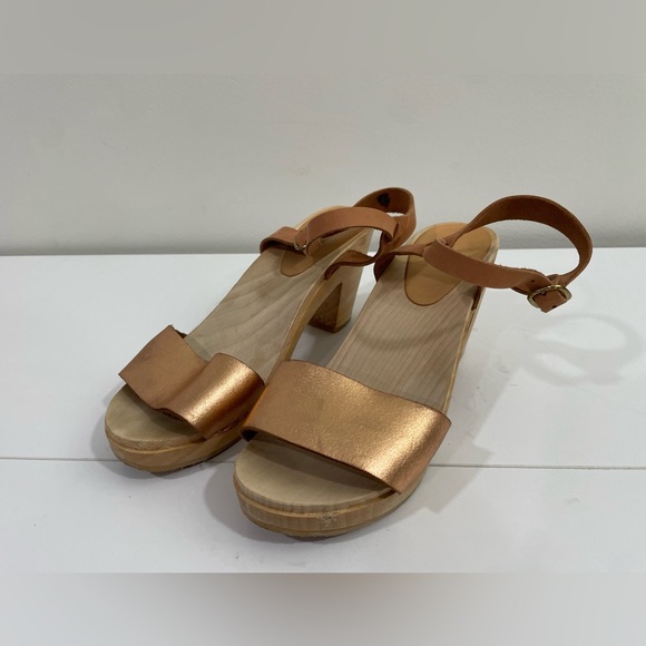 Bryr clogs two‎ tone gold and taupe size 8 - Picture 3 of 10